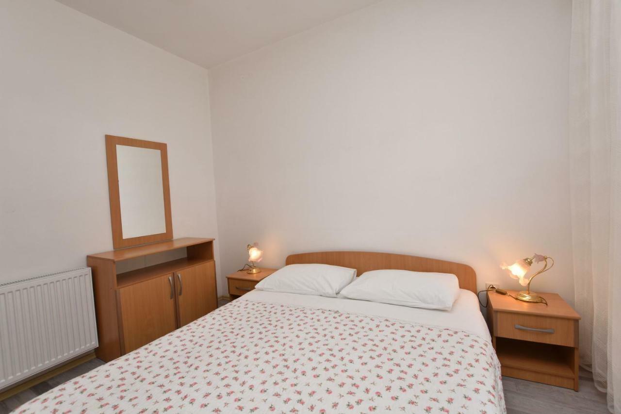 Apartment Brico Primošten